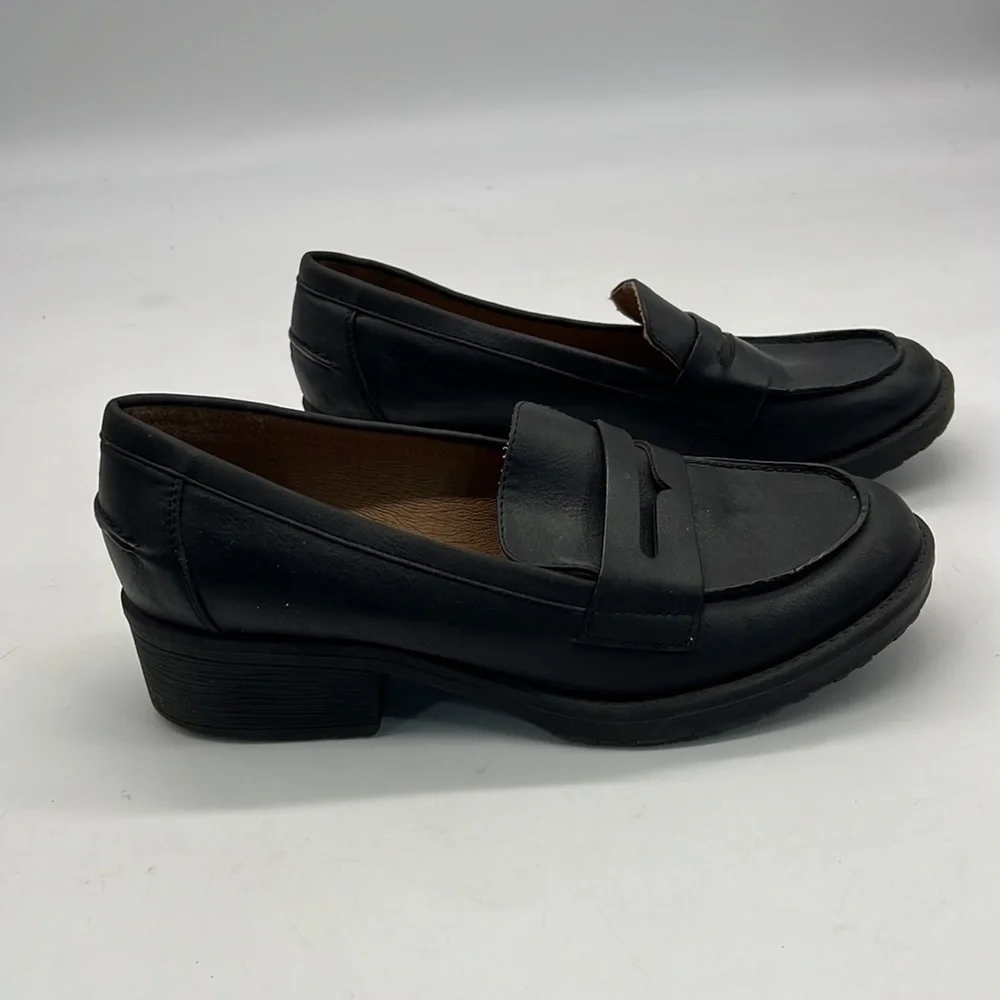 BareTraps Black Leather Heeled Loafers size 7.5